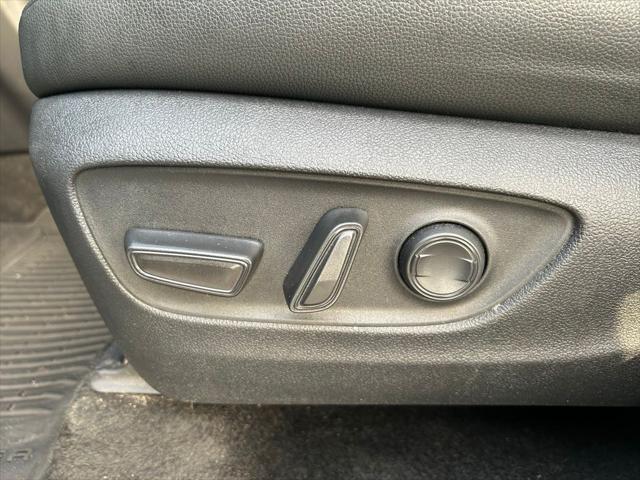 Photo of 2024 Pearl Toyota Grand Highlander