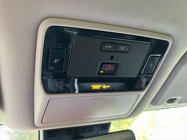 Photo of 2024 Pearl Toyota Grand Highlander