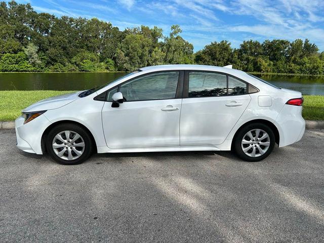 Photo of 2021 Super White Toyota Corolla