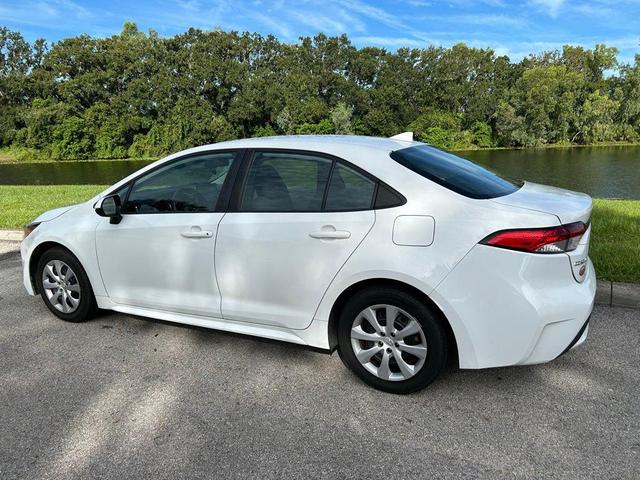 Photo of 2021 Super White Toyota Corolla