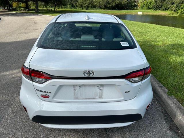Photo of 2021 Super White Toyota Corolla