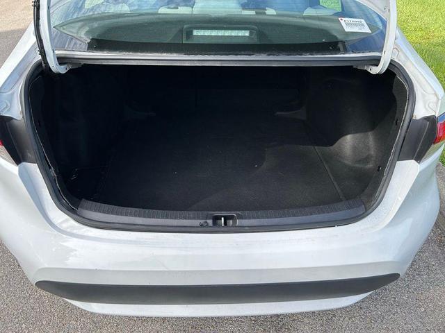 Photo of 2021 Super White Toyota Corolla