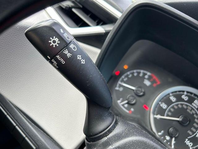 Photo of 2021 Super White Toyota Corolla