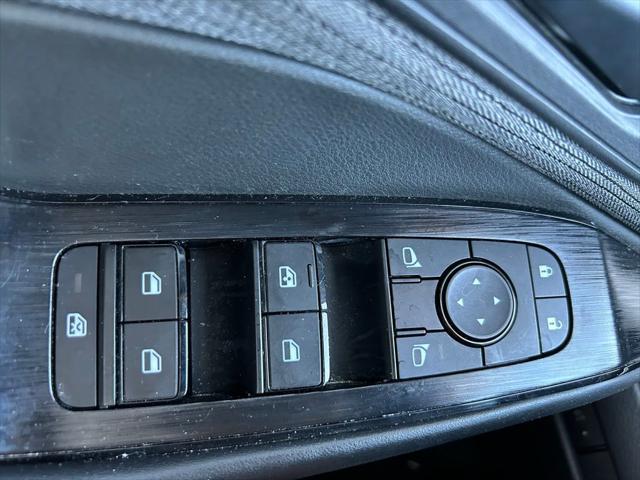 Photo of 2023 Super Black Nissan Rogue