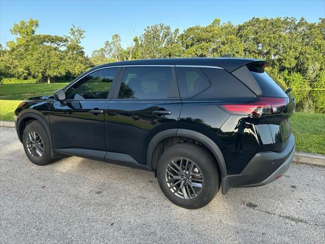 Photo of 2023 Super Black Nissan Rogue