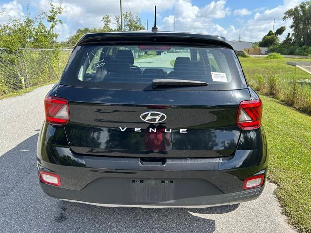 Photo of 2023 Black Noir Pearl Hyundai VENUE