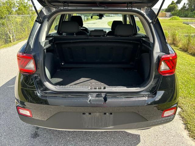 Photo of 2023 Black Noir Pearl Hyundai VENUE