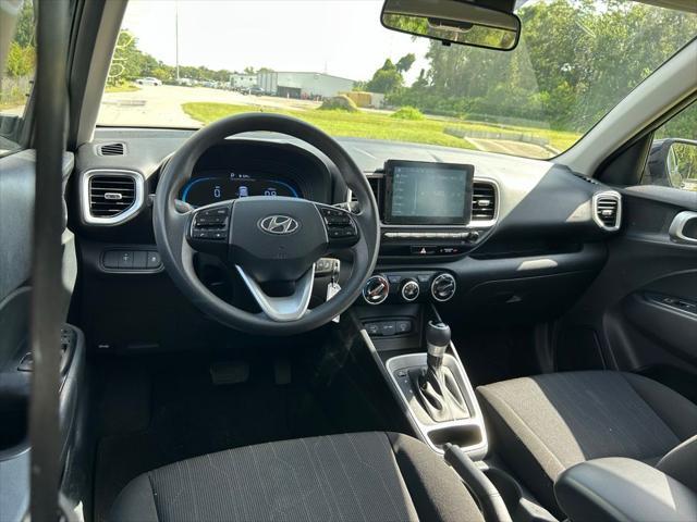 Photo of 2023 Black Noir Pearl Hyundai VENUE