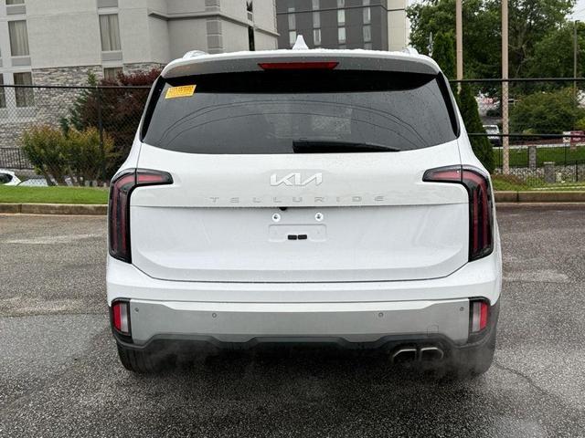 Photo of 2024 Glacial White Pearl Kia Telluride