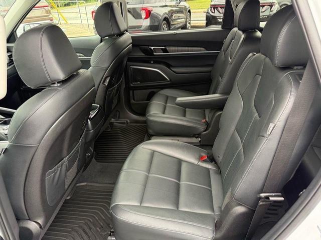 Photo of 2024 Glacial White Pearl Kia Telluride