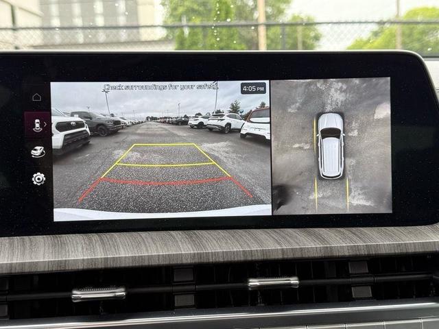 Photo of 2024 Glacial White Pearl Kia Telluride