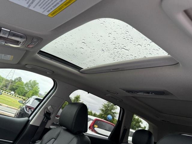 Photo of 2024 Glacial White Pearl Kia Telluride