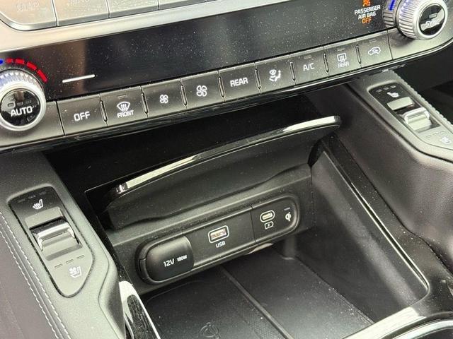Photo of 2024 Glacial White Pearl Kia Telluride