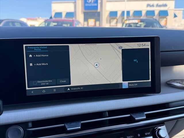 Photo of 2025 White Pearl Hyundai TUCSON