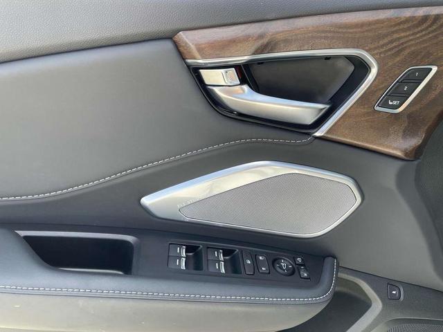 Photo of 2023 Platinum White Pearl Acura RDX