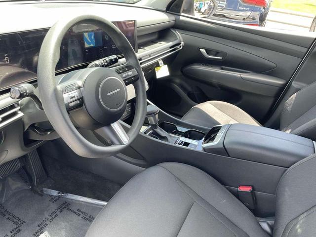 Photo of 2025 White Pearl Hyundai TUCSON