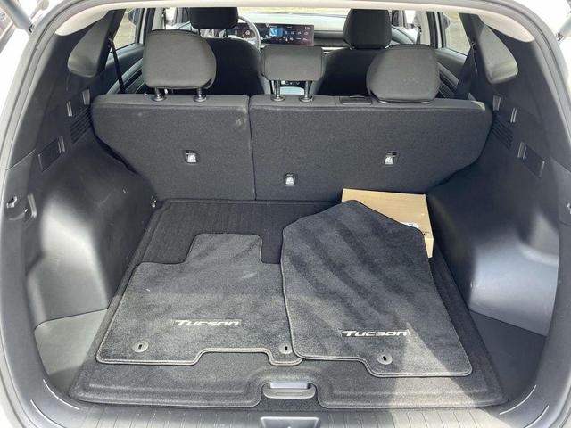 Photo of 2025 White Pearl Hyundai TUCSON