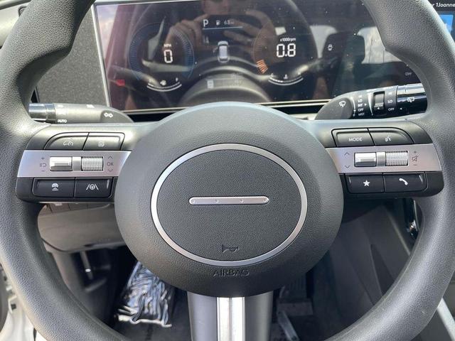 Photo of 2025 White Pearl Hyundai TUCSON