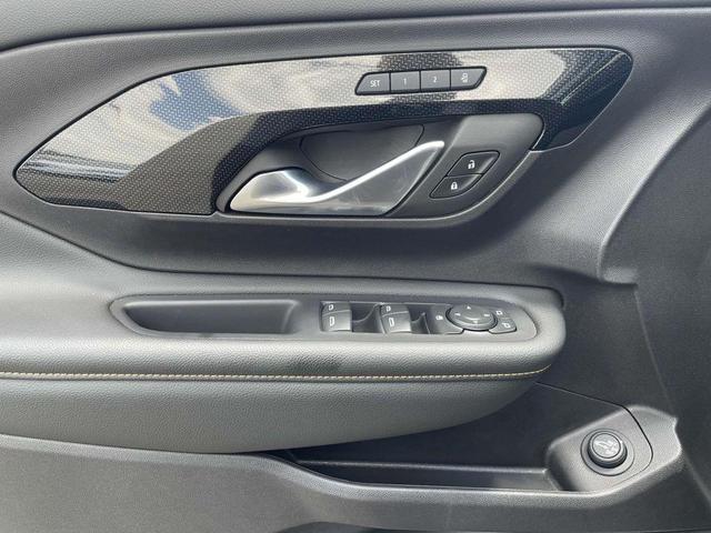 Photo of 2024 Summit White GMC Terrain