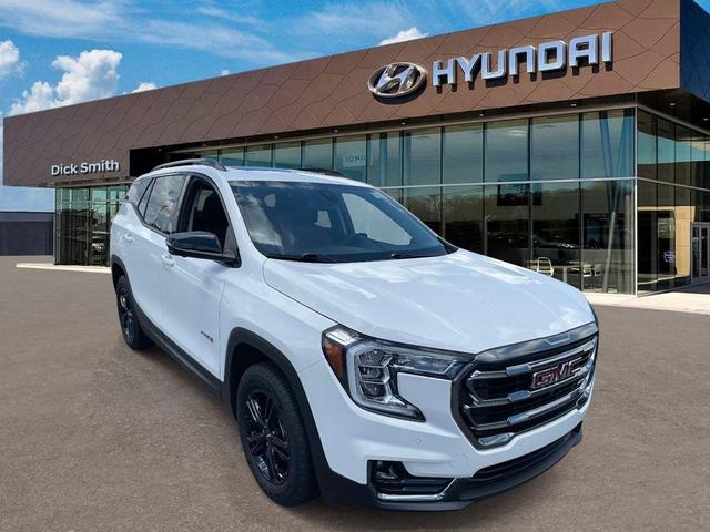 Photo of 2024 Summit White GMC Terrain