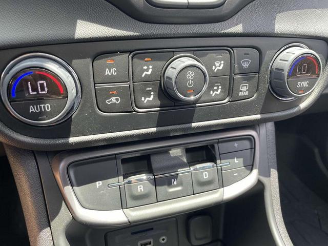 Photo of 2024 Summit White GMC Terrain