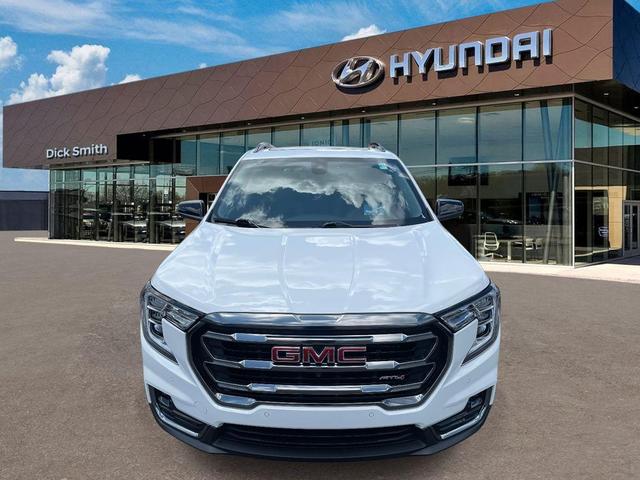 Photo of 2024 Summit White GMC Terrain