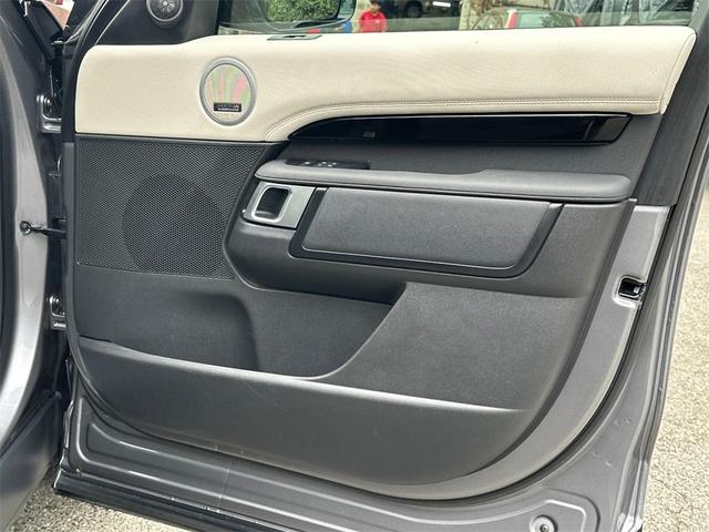 Photo of 2022 Eiger Grey Land Rover Discovery