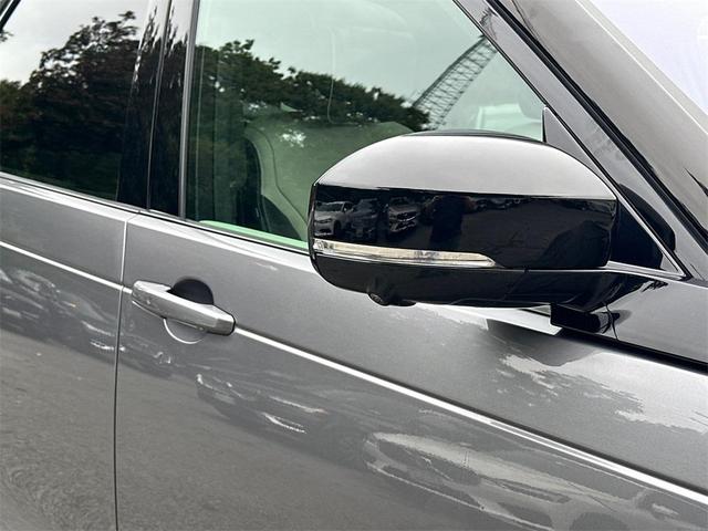 Photo of 2022 Eiger Grey Land Rover Discovery