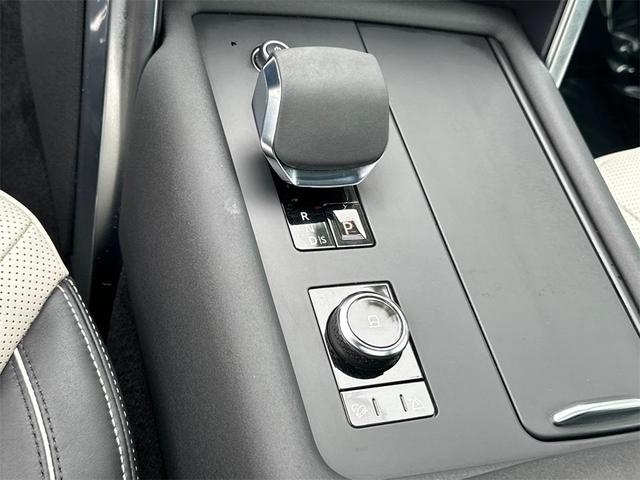 Photo of 2022 Eiger Grey Land Rover Discovery
