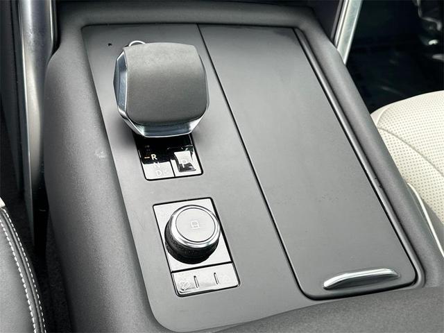 Photo of 2022 Eiger Grey Land Rover Discovery