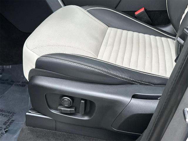 Photo of 2022 Eiger Grey Land Rover Discovery