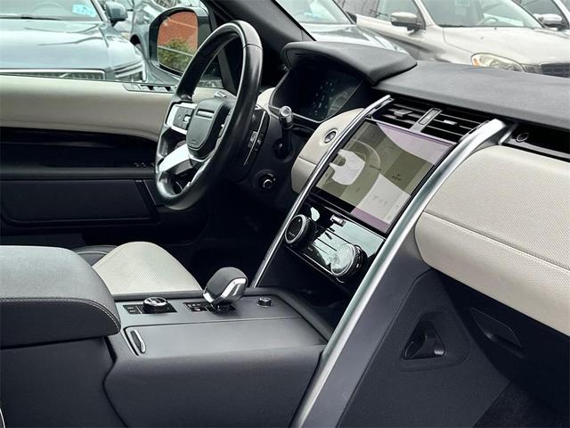 Photo of 2022 Eiger Grey Land Rover Discovery