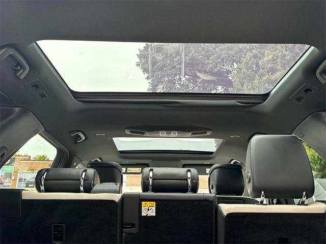 Photo of 2022 Eiger Grey Land Rover Discovery