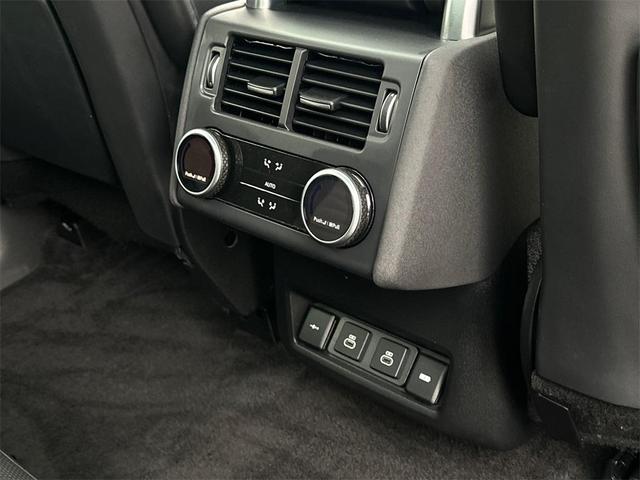 Photo of 2022 Eiger Grey Land Rover Discovery