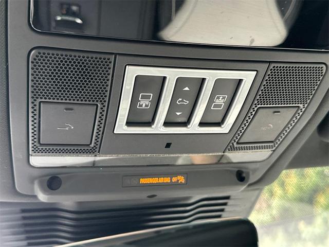 Photo of 2022 Eiger Grey Land Rover Discovery