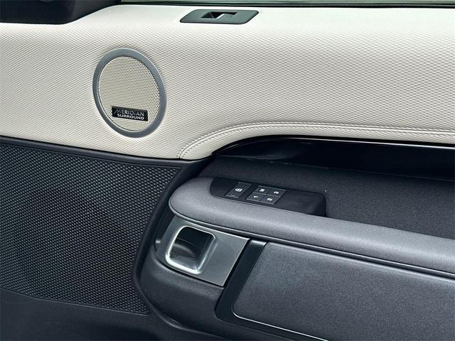 Photo of 2022 Eiger Grey Land Rover Discovery