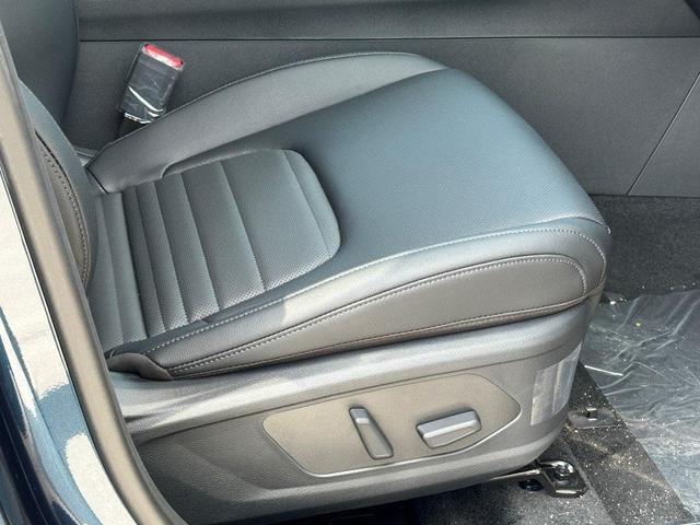 Photo of 2025 Blue Kia Sportage Hybrid