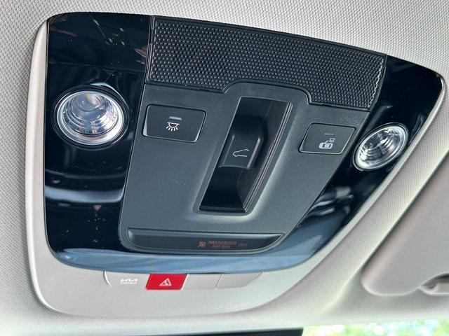 Photo of 2025 Blue Kia Sportage Hybrid