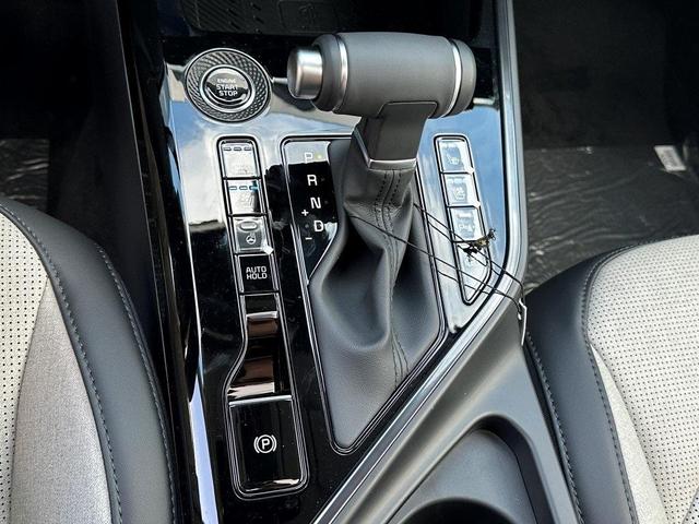Photo of 2025 Aurora Black Pearl Kia Niro