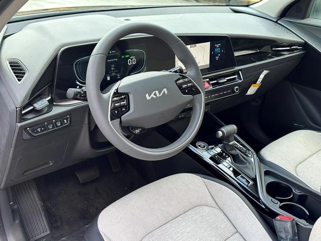 Photo of 2025 Aurora Black Pearl Kia Niro