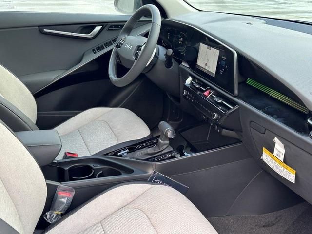 Photo of 2025 Aurora Black Pearl Kia Niro