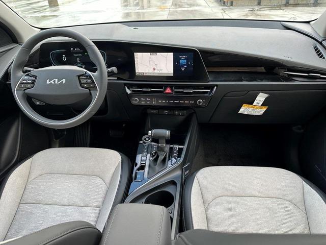 Photo of 2025 Aurora Black Pearl Kia Niro