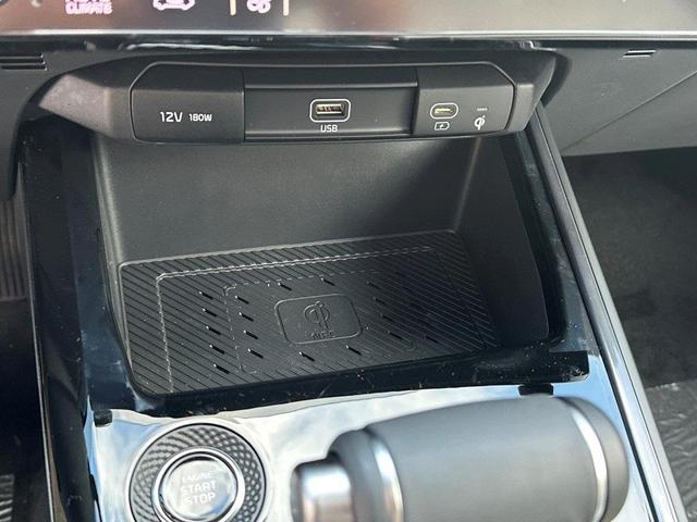 Photo of 2025 Aurora Black Pearl Kia Niro