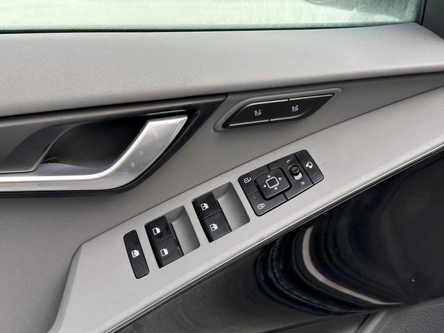 Photo of 2025 Aurora Black Pearl Kia Niro