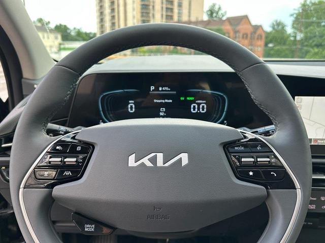Photo of 2025 Aurora Black Pearl Kia Niro
