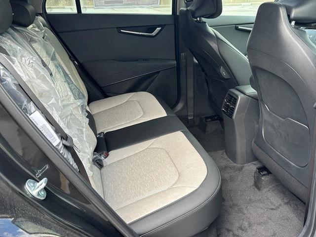 Photo of 2025 Aurora Black Pearl Kia Niro