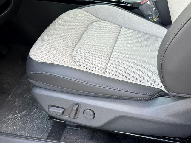 Photo of 2025 Aurora Black Pearl Kia Niro