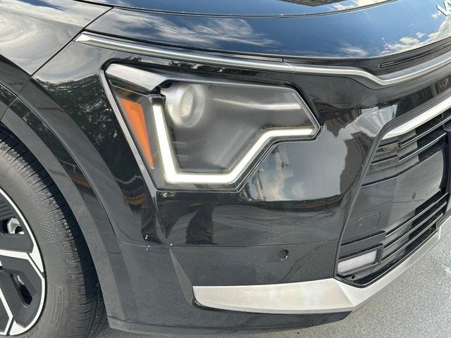 Photo of 2025 Aurora Black Pearl Kia Niro
