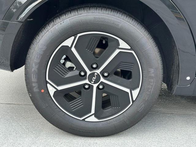 Photo of 2025 Aurora Black Pearl Kia Niro