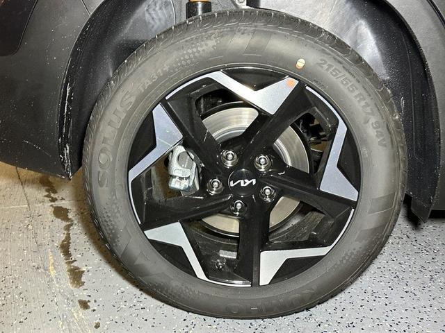 Photo of 2025 Gravity Gray Kia Seltos